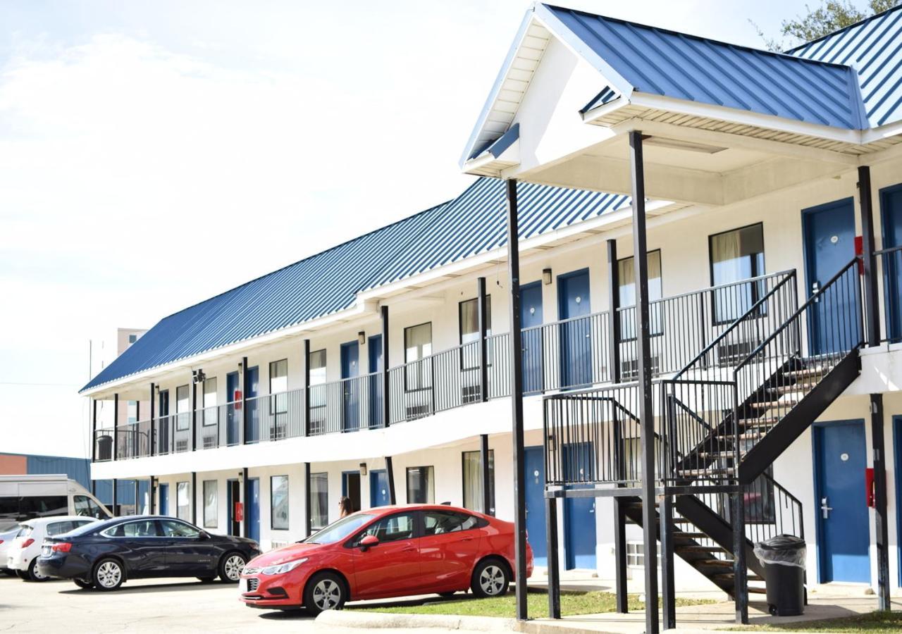 Bayfront Inn Biloxi Exterior photo